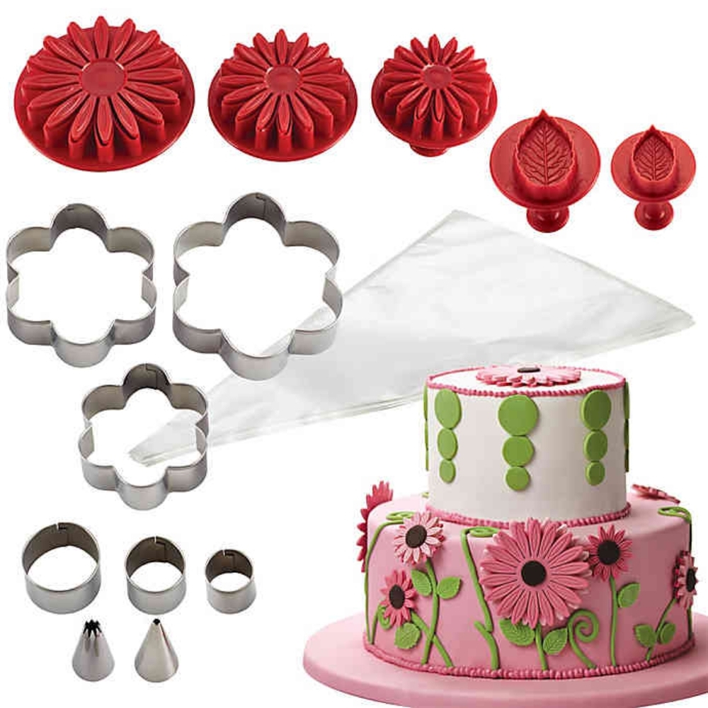 Cake Boss 25 Pcs Flower Cake Decorating Kit.